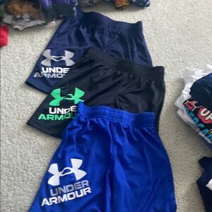 Under Armour Boys Athletic Shorts in Blue, Black, and Navy  size 5